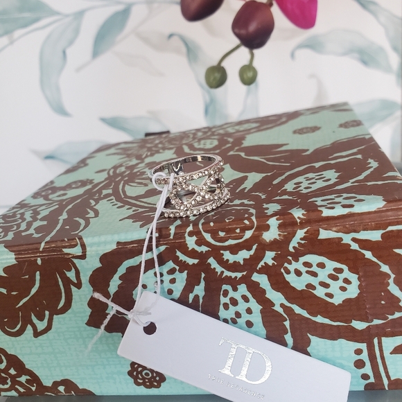 TRUE DECADENCE | Bow Detail Ring sz 6.5 - Picture 3 of 9